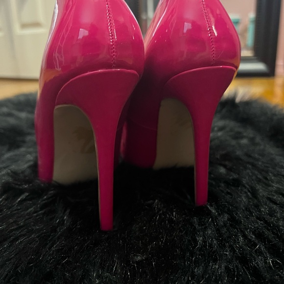 HOT PINK PUMPS - Picture 3 of 5